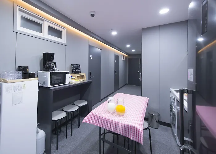 Philstay Myeongdong Metro 3*